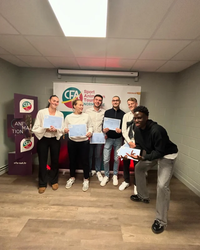 TITRE PRO NÉGOCIATEUR TECHNICO-COMMERCIAL
 Remise de diplômes 🎓! 😊

⭐️ UNE PROMO EN OR ! Encore Félicitations à vous ! Merci pour votre engagement, votre bienveillance et toute cette belle énergie que vous avez partagé tout au long de cette année de formation ! 
⭐️ Une équipe pédagogique au top et au service de votre montée en compétences et de votre développement personnel ! Un grand merci @immogreg et @lil_spooony 🙏 
⭐️ Des partenaires bien plus que des partenaires ! Merci de faire partie de la famille FORMASPORT depuis le début  @usombasket @usbda61 🤝 Un grand merci Monsieur Sébastien MONNIER et @tony.mgnt pour l’accueil, l’organisation et votre disponibilité 😊
⭐️ De l’échange d’expérience de qualité et de précieux conseils. C’est toujours une richesse que d’écouter Monsieur @ludovic_chelle ! Merci pour ta disponibilité toujours dans la bonne humeur 🙏
⭐️ Des sourires, de la convivialité, la visite de nos amis du @caenbc14, fidèle partenaire 😊, toujours un plaisir !
⭐️ Et enfin, un énorme merci à toute l’équipe du @cfasat.normandie pour votre confiance, votre bienveillance et votre soutien au quotidien 🙏 et Merci Céline pour ta présence, ton professionnalisme et toutes tes good vives 😊

@tinaargtwn fallait pas jouer avec mon tel 😊😙

À l’année prochaine, anciens et futurs stagiaires , pour la cousinade annuelle des diplômés 😊🎓